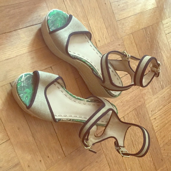Tahari platform sandals - Picture 1 of 3